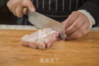 红烧肉一厨作铸铁锅版的做法步骤：1